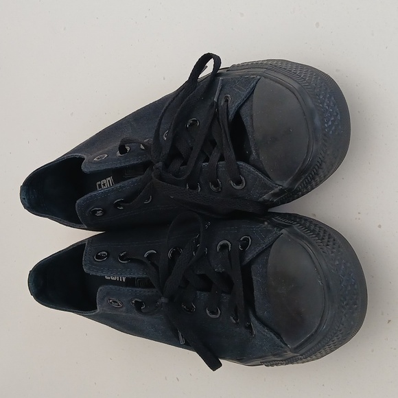 Classic Black Converse Shoes - Picture 2 of 3